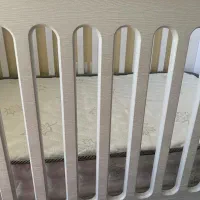 تخت نوزادی|تخت و صندلی بچه|شاهینشهر, حافظ شمالی|دیوار