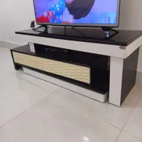 میز تلویزیون و دکوری شیشه