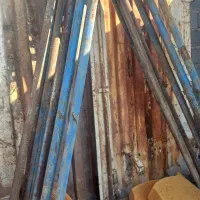 تعدادی ریل و پایه بالابر و دستگاه جوش اینورتری