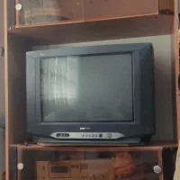 میز تلویزیون به همراه تلویزیون