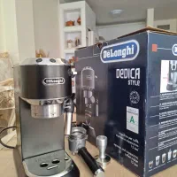 دستگاه اسپرسو ساز دلونگی 685 در حد نو بسیار تمیز