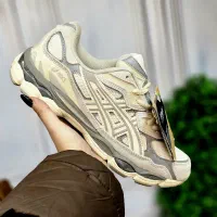 کتونی اسیکس کرم