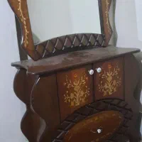 اینه و کنسول به همراه ساعت ایستاده