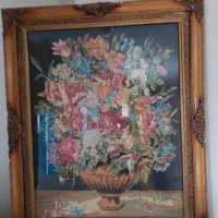 یک عدد تابلو کوبلن دوزی  گلدان همراه با قاب چوبی.