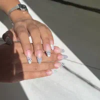 کاشت ناخن و پا و اکستنشن مژه با بهترین متریال