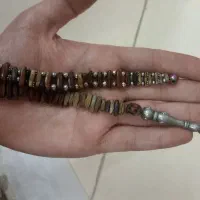 تسبیح هسته خرما ونگین نقره کوب