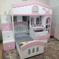 سرویس تخت دو طبقه نوجوان جوان
