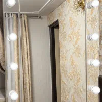 آیینه ۱۵لامپی سالم فقط ی ترک جزیی داره