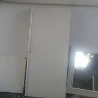 در کمد دیواری با قاب آیینه در حد