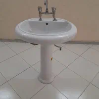 روشویی با شیر آب