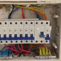 برقکاری عیب یابی و رفع اتصالی در همه مناطق کرج