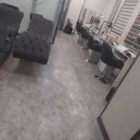 مدیر داخلی سالن زیبایی و پرسنل بدون مشتری