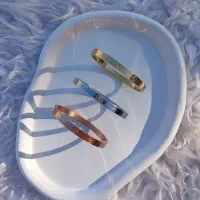 گردنبند|بدلیجات|مسجد سلیمان, |دیوار