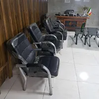 ۲عدد میز‌مدیریت .صندلی مدیریت.صندلی