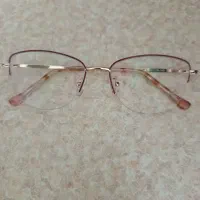 یک عدد فرم عینک طبی اصلا استفاده نشده