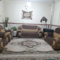 فروش یک دست مبل 7 نفره  در حد نو با میز