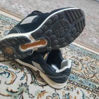 پوتین و کتونی|کیف، کفش، کمربند|بومهن, |دیوار