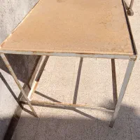 یک میز مستحکم و سالم|میز و صندلی غذاخوری|مشهد, ثامن|دیوار