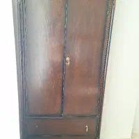 کمد لباس و میز ایینه و ۴ کشو و یک ایینه قدی