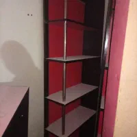 تعدادی قفسه مغازه