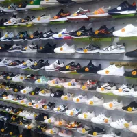 کفش و کتانی مردانه و زنانه و وپسرانه