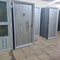 لت خالی و با چهارچوب درب اتاقی چوبی در ملامینه