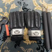 تعدادی وسایل رزمی و ورزشی