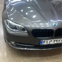 منشی خانم جهت جوابگویی تلفن