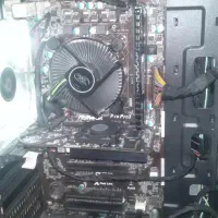 کامپیوتر و کیس گیمینگ با مانیتور