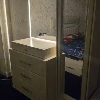 ست تخت خواب و میز آرایش|تخت و سرویس خواب|قم, پردیسان|دیوار