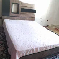 تخت و میز آرایش  قیمت کم گذاشتم چون جا ندارم