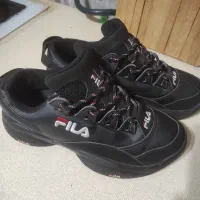 کتونی اورجینال فیلا در حد نو 44.5سایز