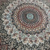فرش در حد نو بدون سوختگی و پارگی
