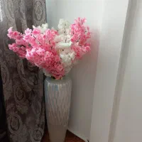 گلدان با گل