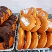 ب دو همکار خانم جهت کار در قنادی نیازمندیم