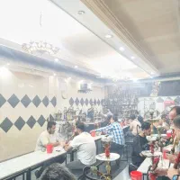 کارگر وسط کار قهوه خانه