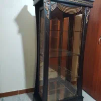 ویترین شیشه ای