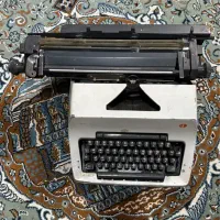 دستگاه تایپ یا ماشین تحریر المپیا|کلکسیون اشیاء عتیقه|مشهد, هفده شهریور|دیوار
