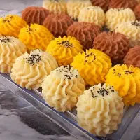 همکار خانم در قنادی