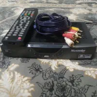 دستگاه دیجیتال سالم با کنترل و کابل تصویر