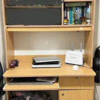 کتابخانه و میز تحریر
