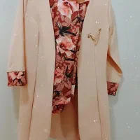 تعدادی لباس|لباس|مهاجران, |دیوار