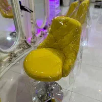 صندلی چرخشی در حد نو