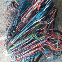 اویز لباس اهنی وپلاستیک