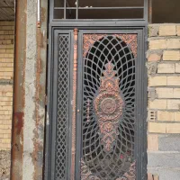 درب تازه  ساخت ورودی ساختمان