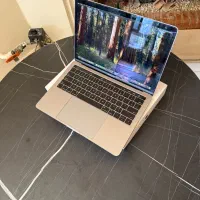مک بوک پرو ۲۰۱۸ تاچ بار مشابه نو بی نقطه حافظه۵۱۲