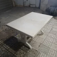 میز پلاستیکی