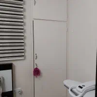 درب تمیز و سفید