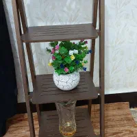 شلف گلدان سه طبقه کاملا سالم و تمیز هست قیمت ۴۰۰