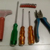 3تاپیچ گوشتی انبردست ژاپن 8عدد آچار بکس 2500نو